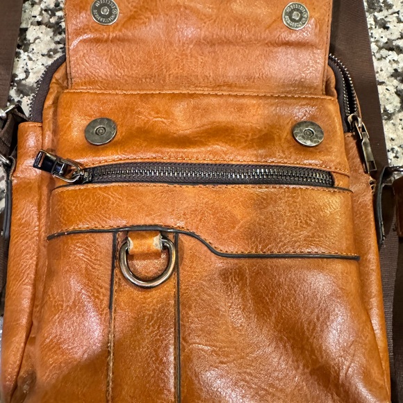 Classic Brown Leather Messenger Bag - Picture 3 of 15